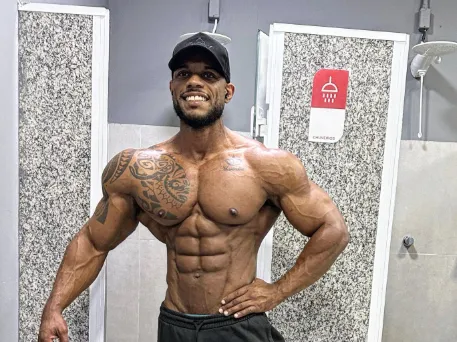 Mãe tenta reanimar fisiculturista baiano que morreu após passar mal depois de treino 