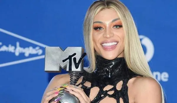 Pabllo Vittar é eleita melhor artista brasileira pelo segundo ano consecutivo