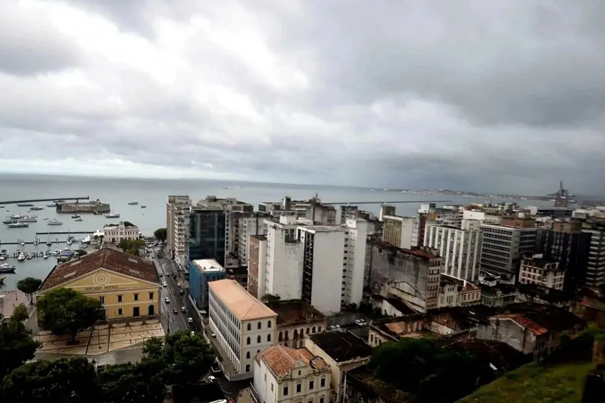 Previsão do tempo: Quinta-feira deve ser de chuva isolada em Salvador