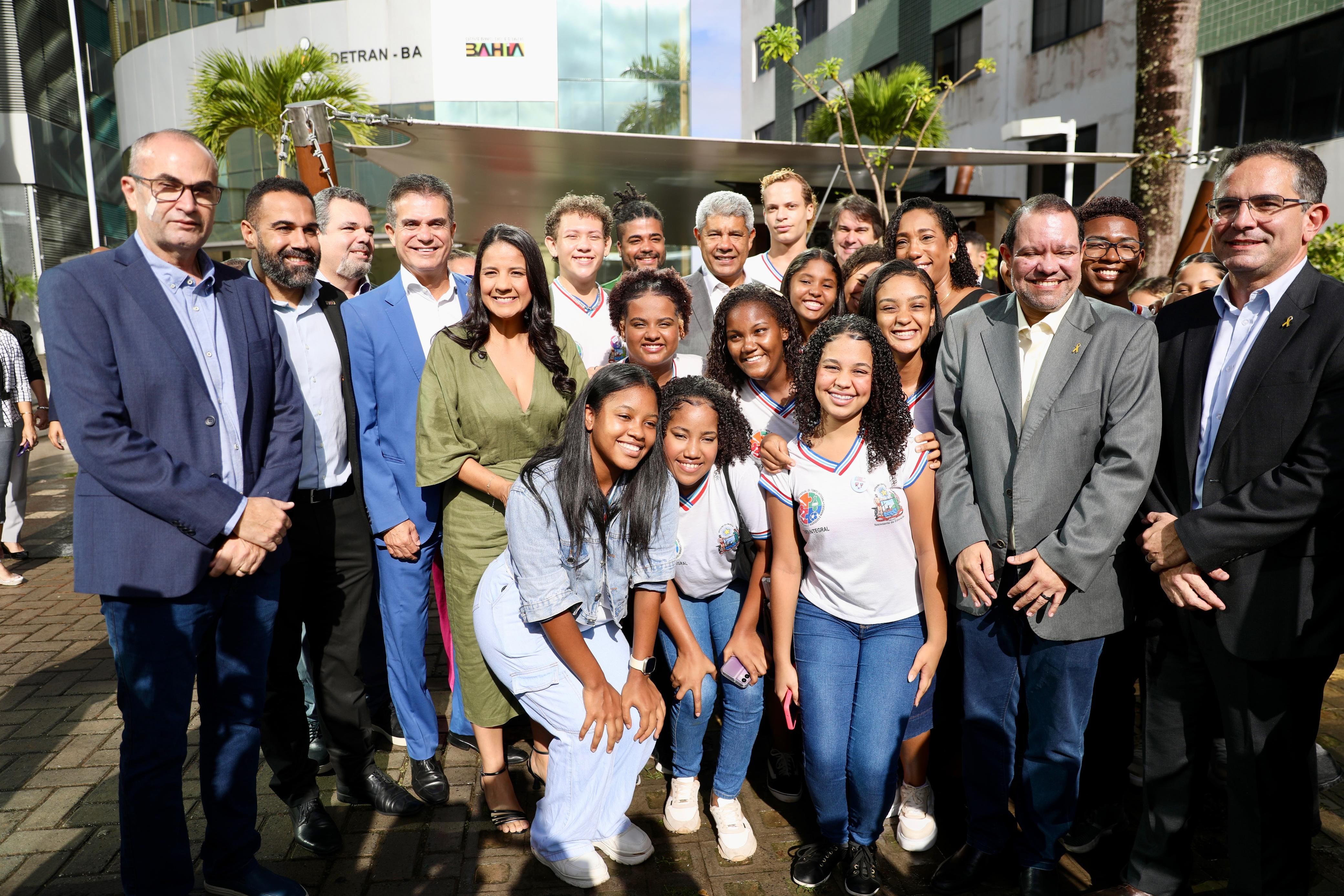 CNH na escola: estudantes da rede estadual terão acesso à primeira carteira de motorista gratuitamente | Foto: Memo Soul/GOVBA