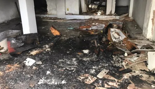 Fogo no caixão dentro de ex-casa funerária volta a assustar moradores que temem morte em Salvador 