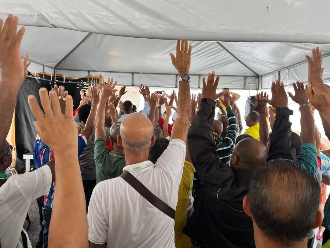 Rodoviários de Salvador aprovam estado de greve e aguardam nova reunião