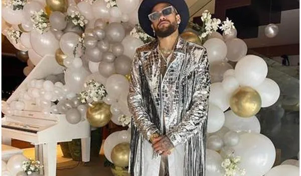 Look prateado de Neymar para o Réveillon vira piadas nas redes sociais: "papel alumínio" 