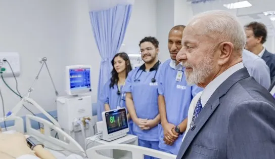 Lula deve ter alta semana que vem, diz médico