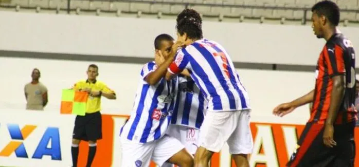 Vitória leva gol no último minuto, perde do Paysandu e sai do G4