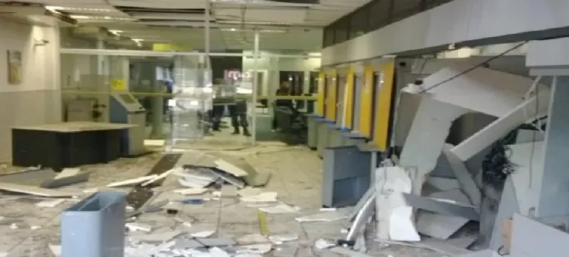 TOCARAM O TERROR: Bandidos explodem caixas eletrônicos em São Félix