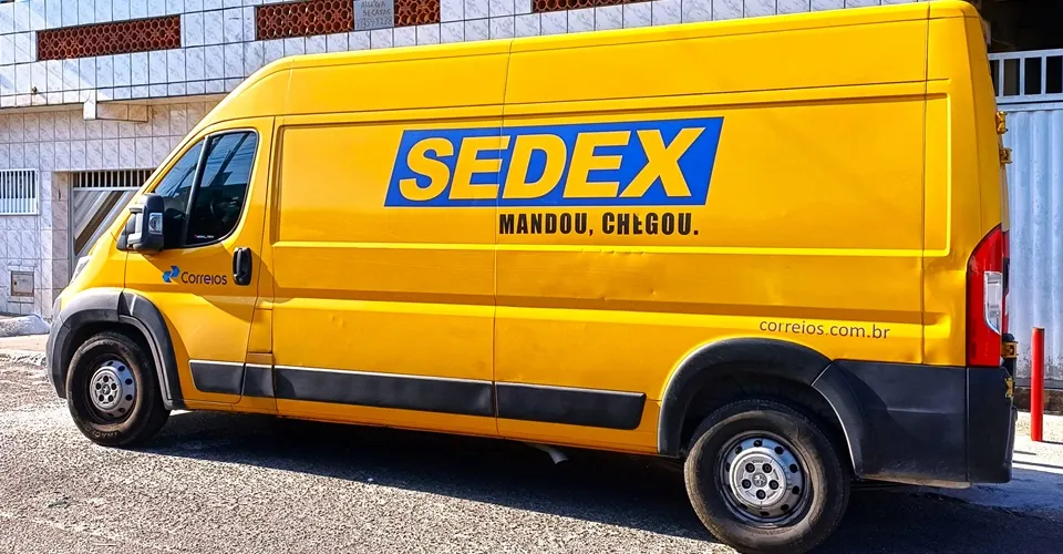Van 'clonada' dos Correios é apreendida pela PRF em Simões Filho