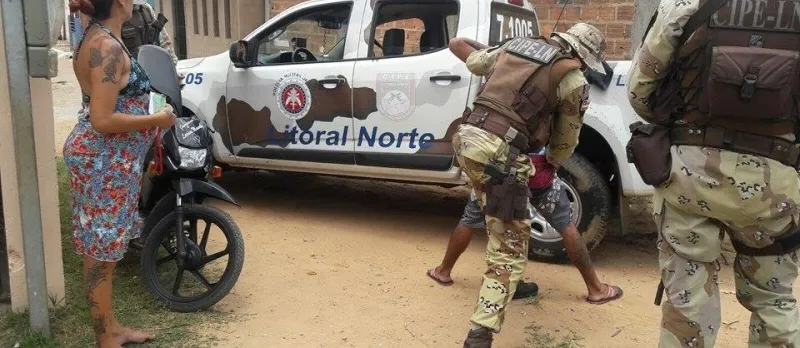CHUMBO PESADO: Trio enfrenta PM com metralhadora e morre em confronto na Bahia