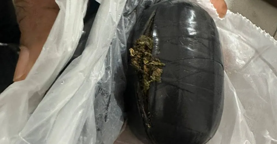 Mulher é presa em Serrinha ao tentar entrar em presídio com maconha no ânus
