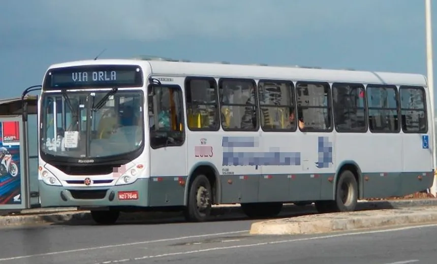 Bandidos armados ‘tocam o terror’ durante assalto a ônibus no bairro do Rio Vermelho