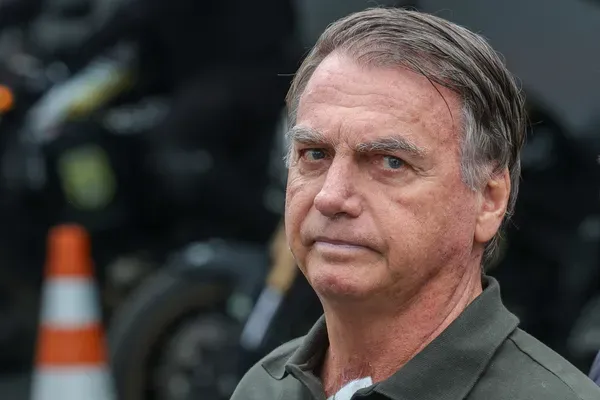 Alexandre de Moraes suspende visitas a Bolsonaro na prisão domiciliar