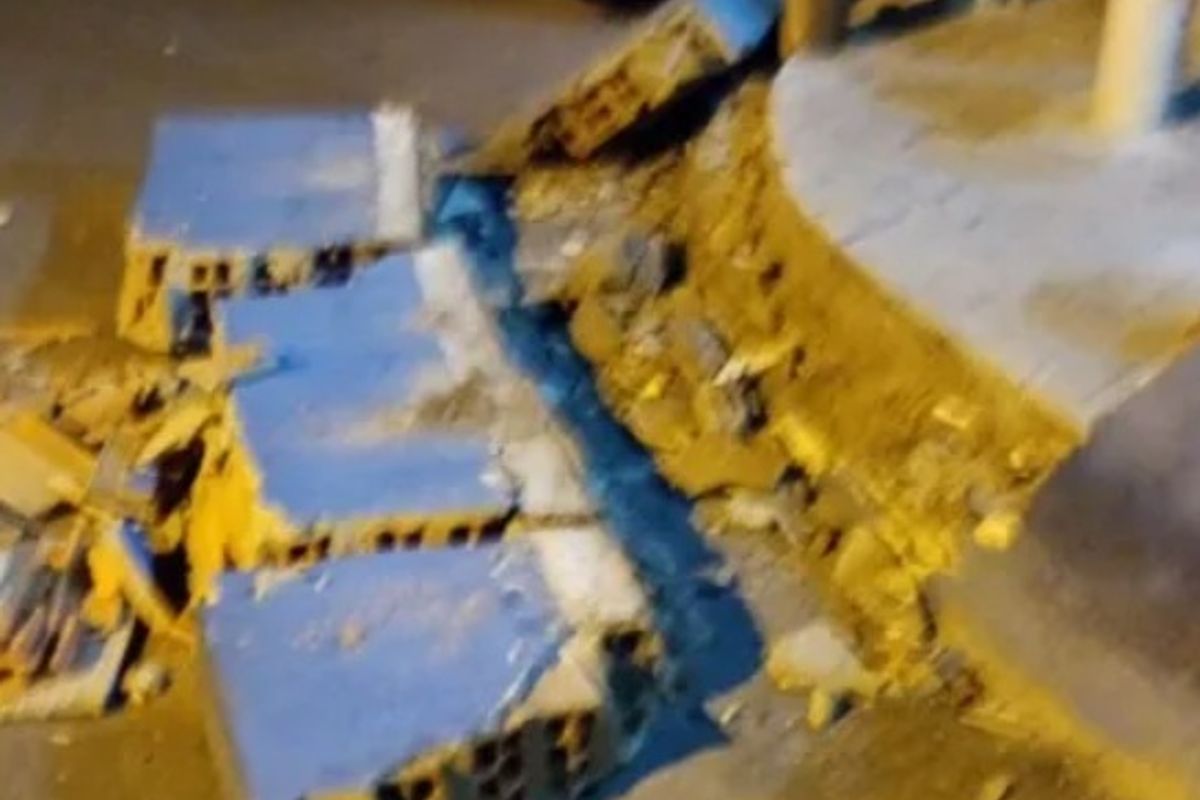 Carro derruba mureta em pra&ccedil;a de Santo Ant&ocirc;nio de Jesus. Foto: Reprodu&ccedil;&atilde;o | Blog do Valente