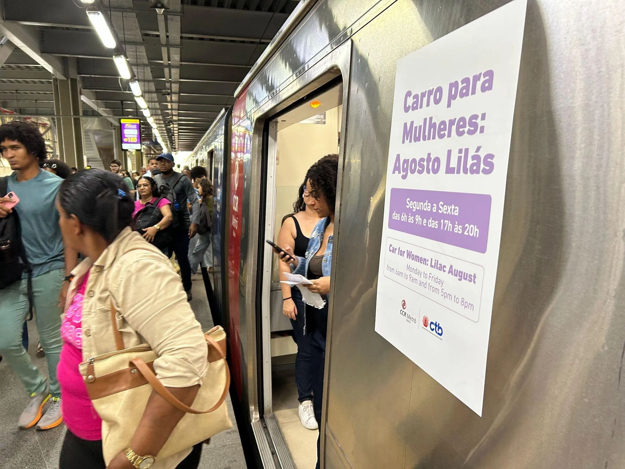 Metrô promove ação gratuita contra violência à mulher em Salvador