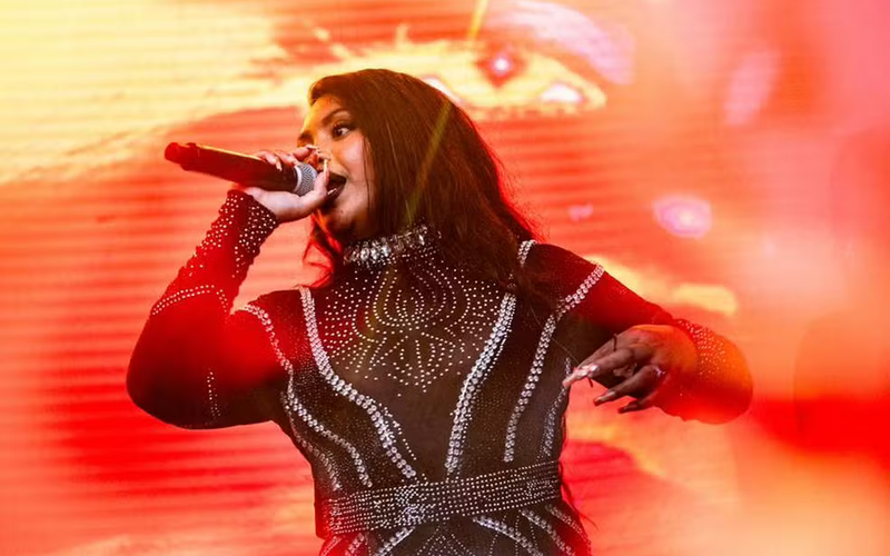 Com letras fortes e cheias de representatividade, Duquesa leva ao palco um show que mistura rap e R&B, abordando identidade e viv&ecirc;ncias perif&eacute;ricas/Foto: Divulga&ccedil;&atilde;o&nbsp;