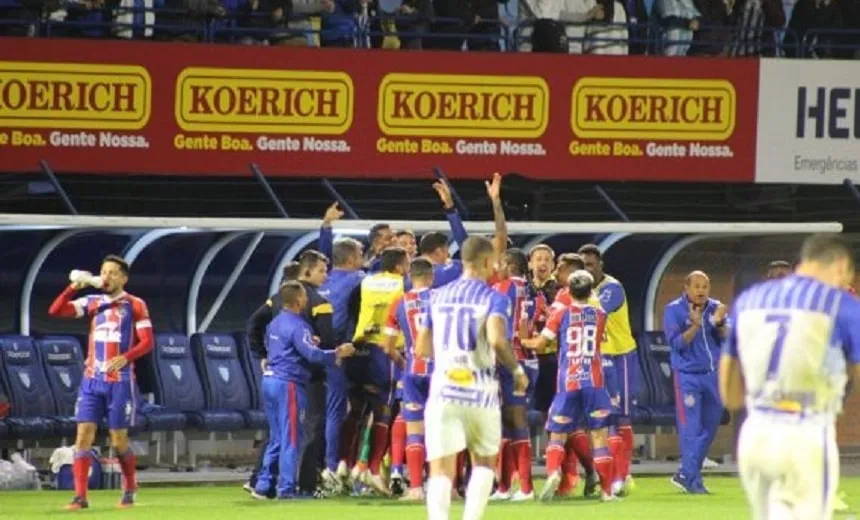Em "Floripa", Bahia vence o Avaí e entra no G-6 do Brasileirão