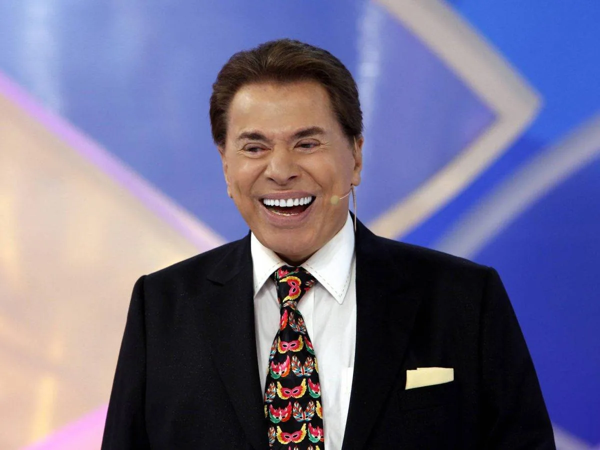 Silvio Santos, de 93 anos, é internado com H1N1