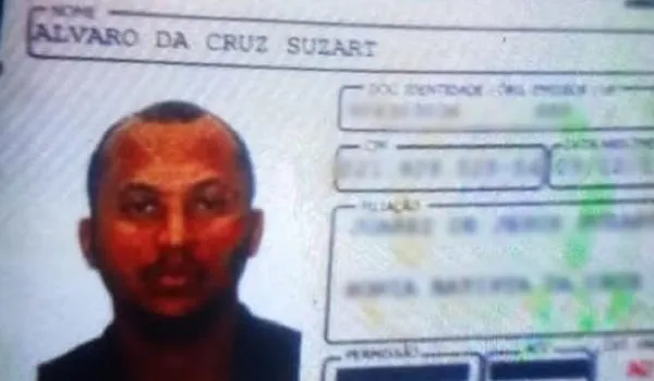 Homem é assassinado com tiros na cabeça dentro de carro na Estrada da Muriçoca