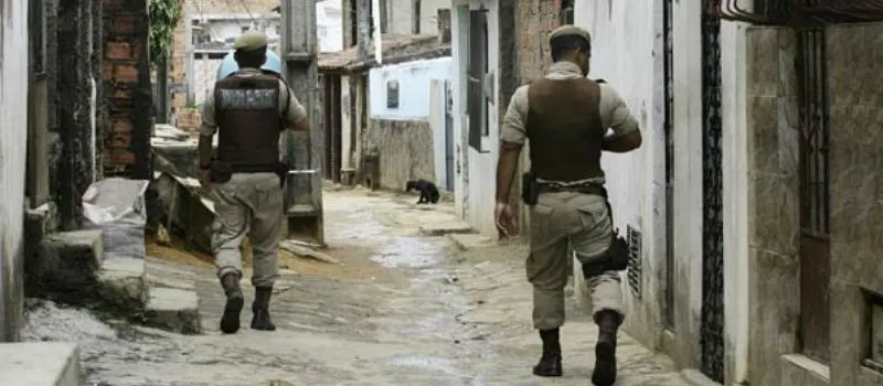 Um homem morreu durante confronto com policiais na manhã desta terça-feira (16), no bairro de Valéria, em Salvador.
