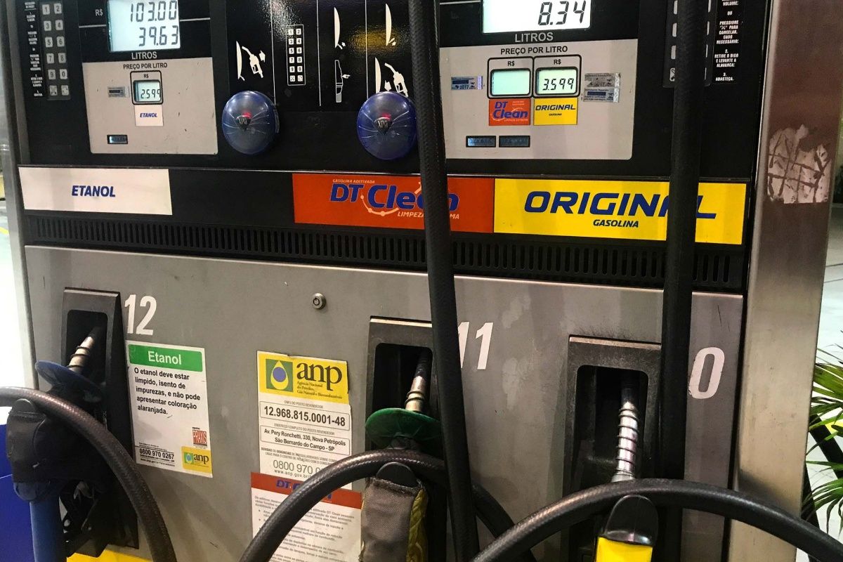 Após uma semana, Acelen anuncia aumento na gasolina de 3,6% na Bahia. Foto: Paulo Pinto/Jornal da Grande Bahia
