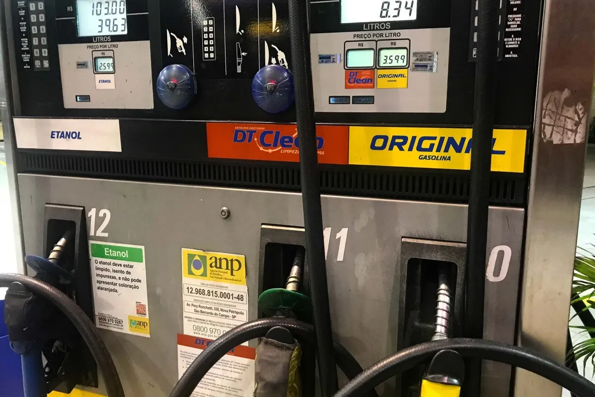 Após uma semana, Acelen anuncia aumento na gasolina de 3,6% na Bahia