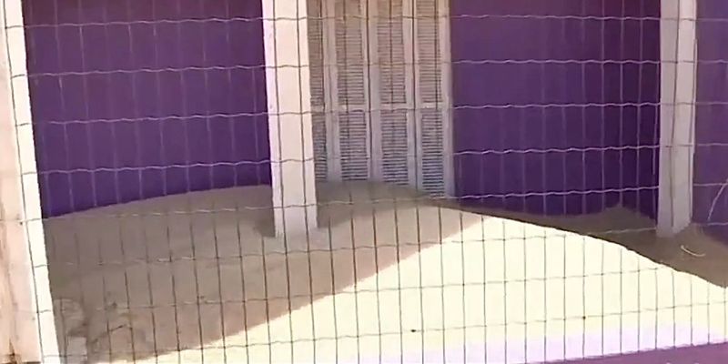 Os moradores enfrentam transtornos significativos, tendo que remover areia constantemente de suas casas/Foto: Reprodução 