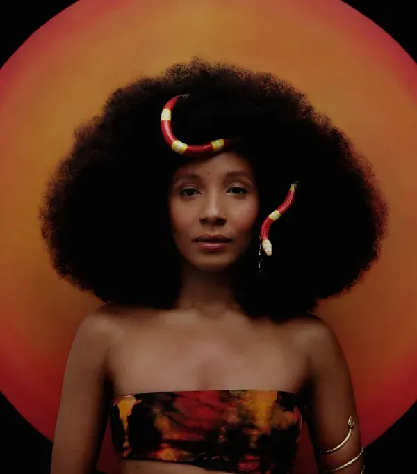 A filha baiana de Jimmy Cliff, Nabiyah Be, atriz e cantora de 30 anos, é nascida e criada em Salvador. | Foto: Redes Sociais