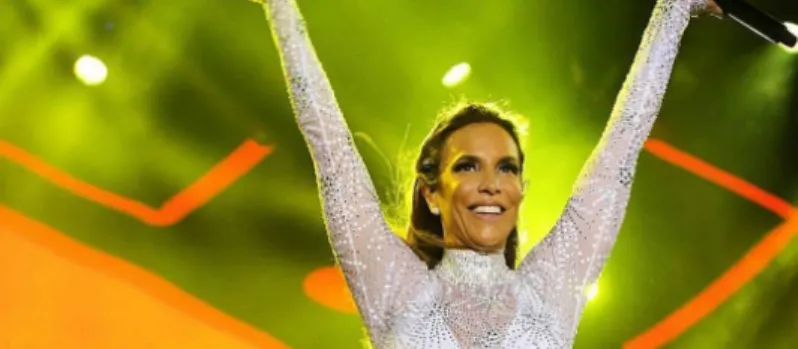 RÉVEILLON DE SALVADOR: Ivete brinca durante show e dispara: “Nem eu ia aguentar me ver todo ano na virada”