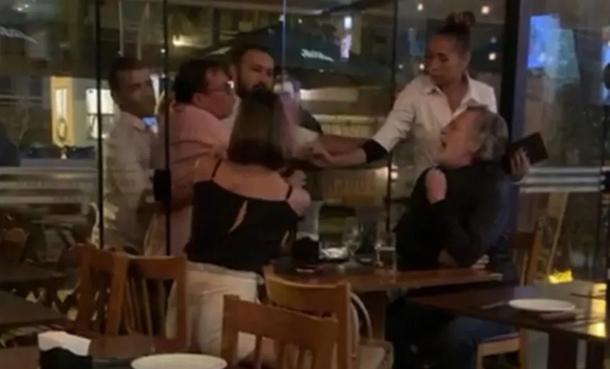 Vídeo: José de Abreu se envolve em barraco e quase sai no tapa com cliente em restaurante