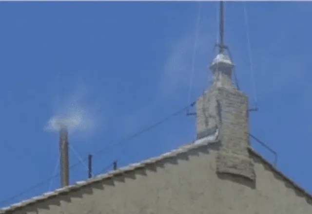 Vaticano anuncia falsa fumaça branca. Foto: Reprodução | Redes Sociais