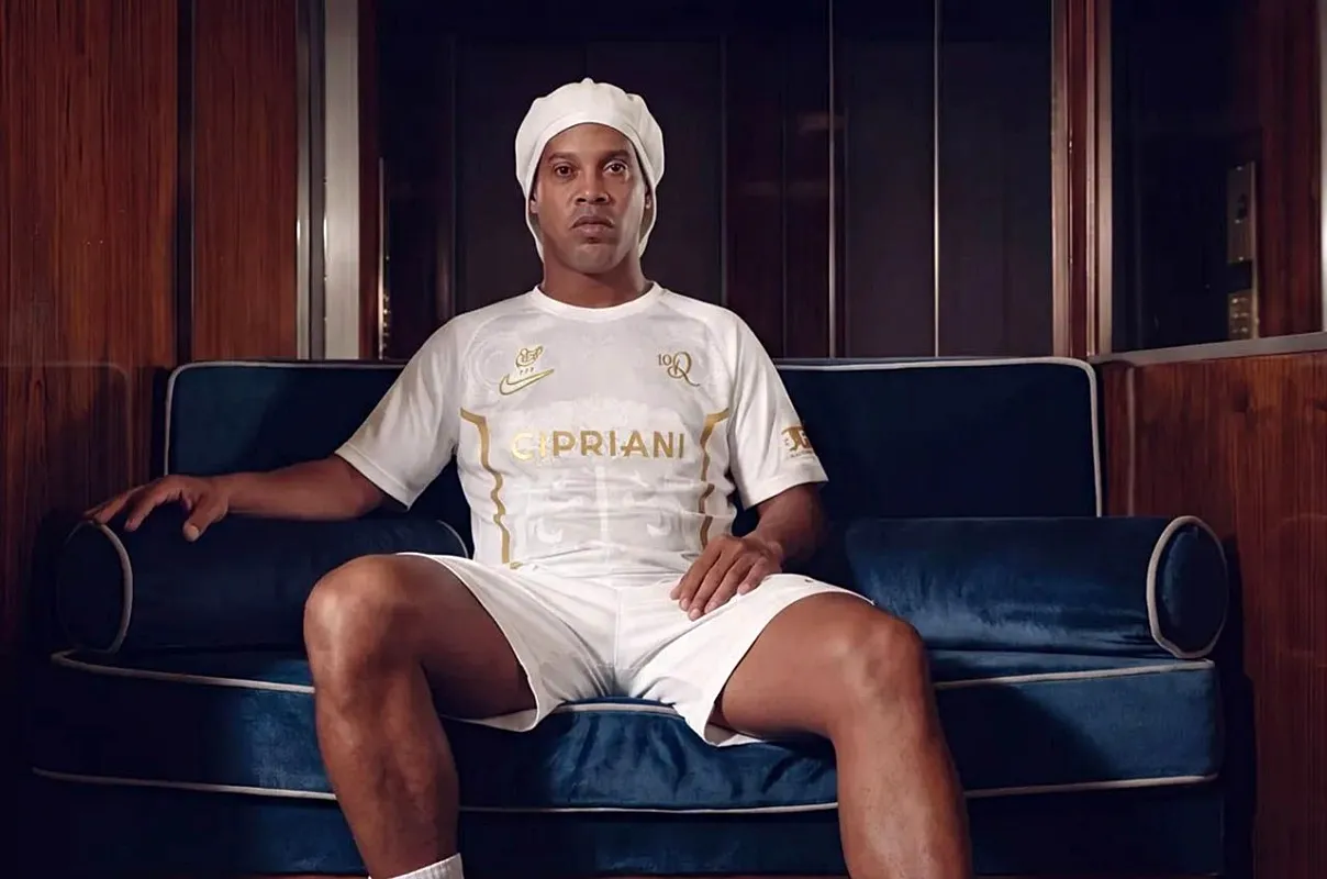Ronaldinho Gaúcho acerta com novo clube e deve fazer turnê mundial de jogos