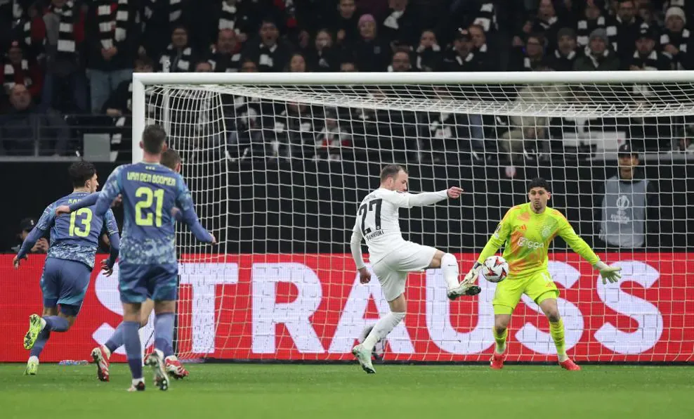 Gotze marca dois e confirma favoritismo do Frankfurt contra o Ajax. Foto: Divulgação/UEFA