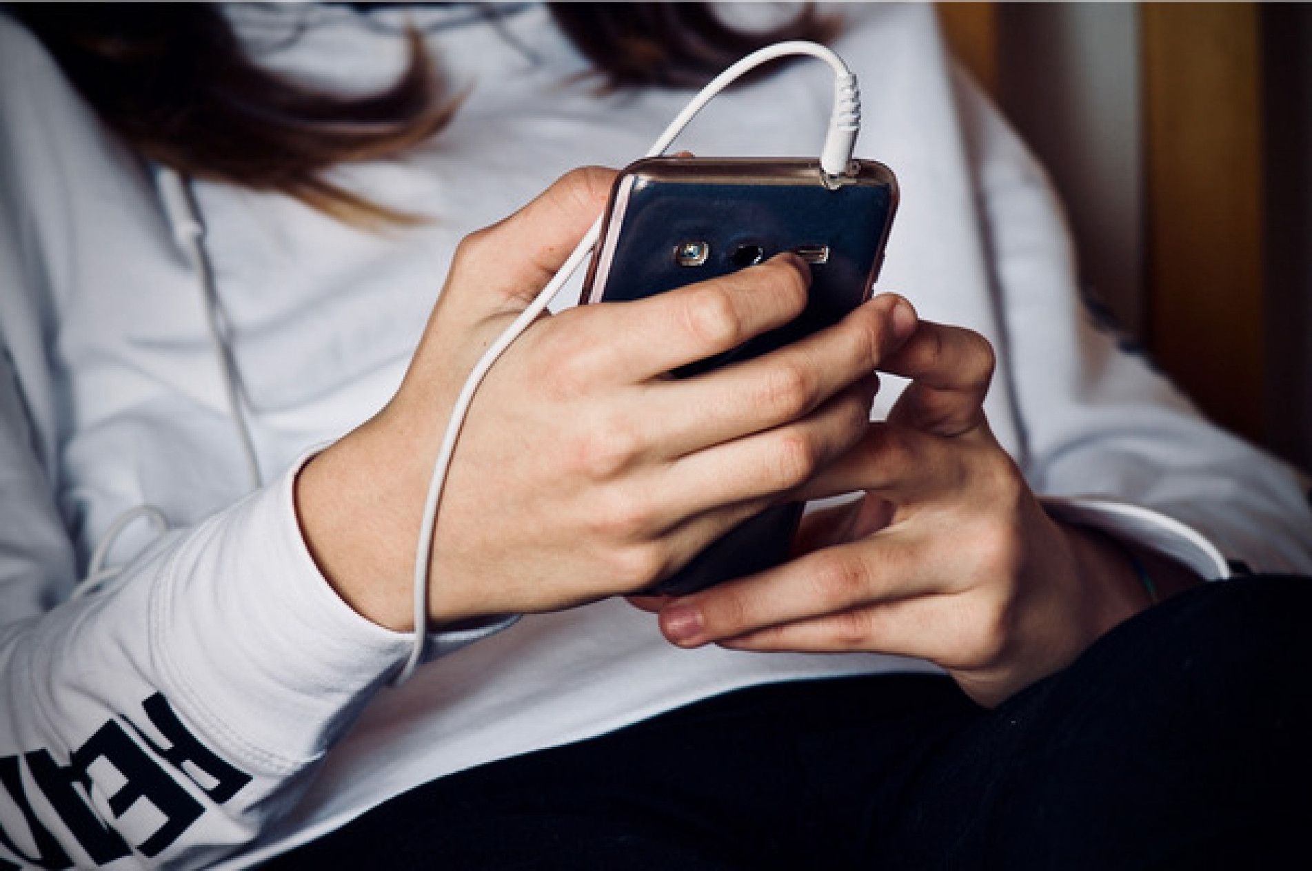 É preciso adiar e supervisionar o uso de internet por crianças e adolescentes. Foto: PIXABAY