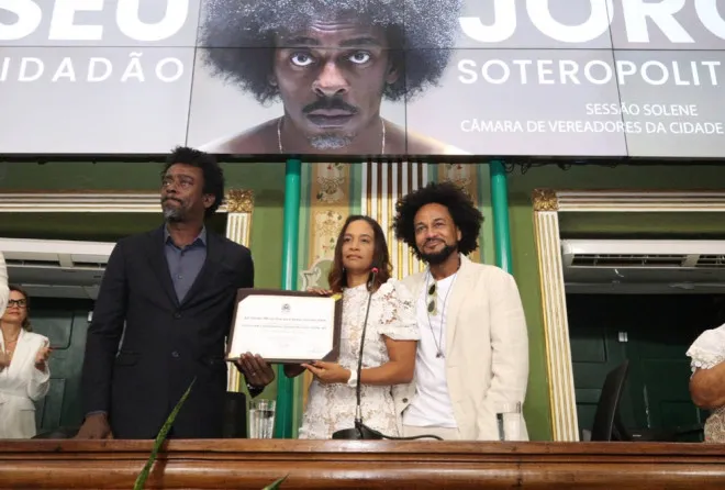 'Disponho a ajudar': Seu Jorge recebe título de cidadão soteropolitano