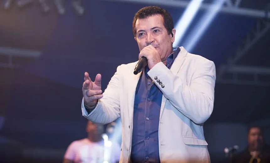 Beto Barbosa celebra primeiro show após ‘cinco meses de internação e quimios’