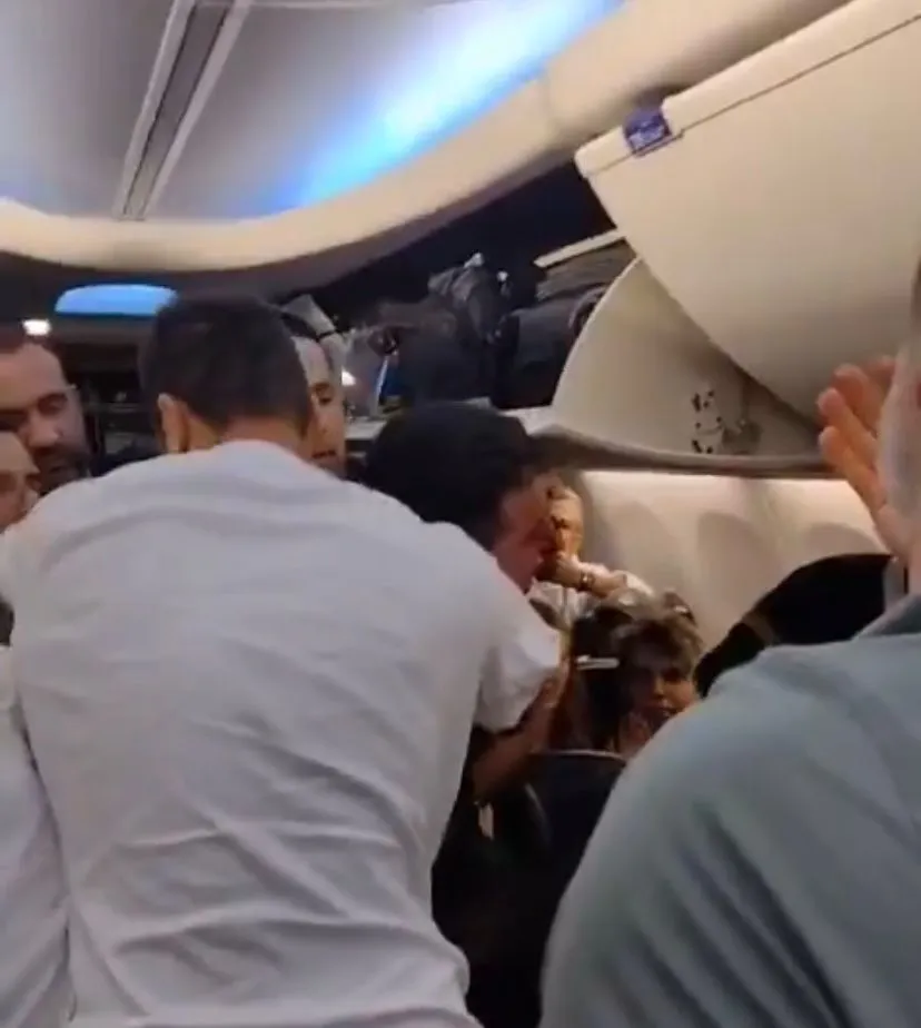 Homem tenta abrir porta de avião antes do pouso; caso aconteceu em voo entre Brasília e Panamá