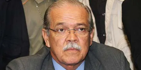 Ex-ministro César Borges e familiares são assaltados em condomínio de Itaparica