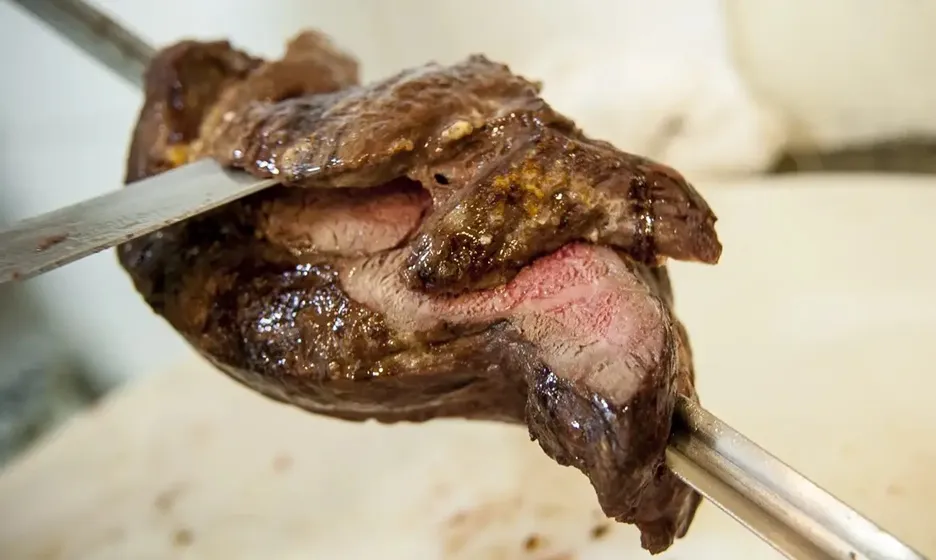Qual o rodízio de carne mais barato de Salvador? IA crava local