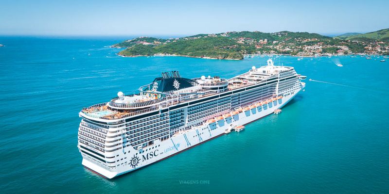 O MSC Preziosa é um navio de cruzeiro de luxo da MSC Cruzeiros, parte da Classe Fantasia, que navega com frequência nas águas brasileiras/Foto: Divulgação/MSC Cruzeiros