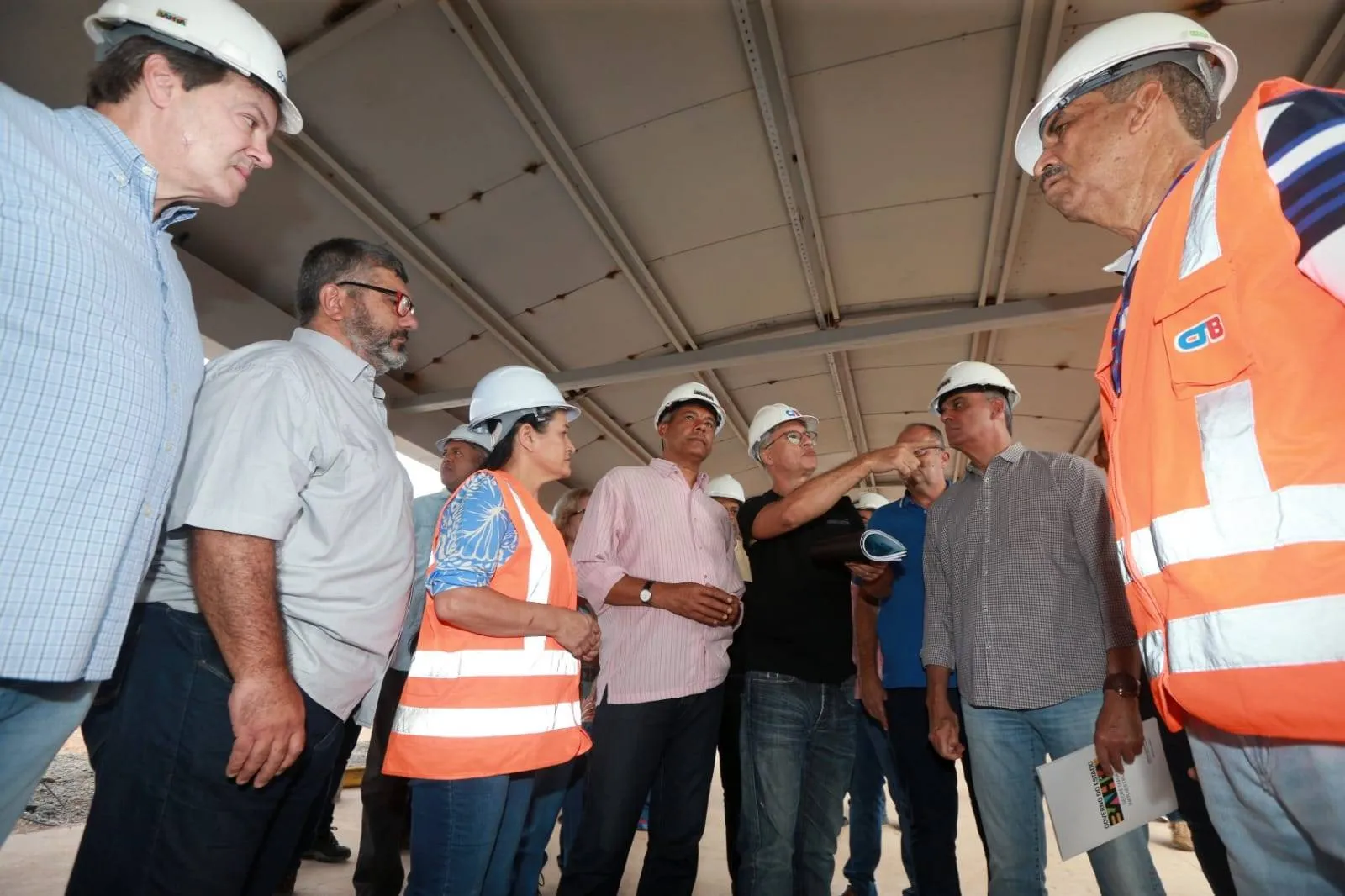 Jerônimo realiza vistoria do tramo III do metrô que entra em fase de testes neste mês