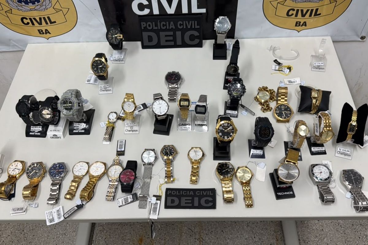Pol&iacute;cia Civil recupera 38 rel&oacute;gios furtados de joalheria em cidade baiana. Foto: Ascom/PCBA