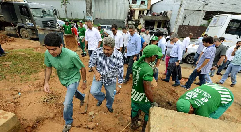 ACM Neto inspeciona áreas afetadas pelas chuvas no Subúrbio