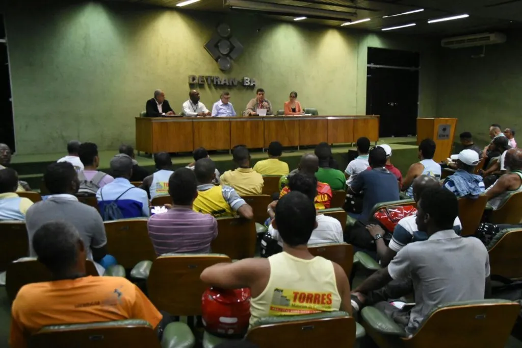 0800: Sem vagas nas autoescolas, Detran vai liberar 200 habilitações de “cinquentinhas” em Salvador