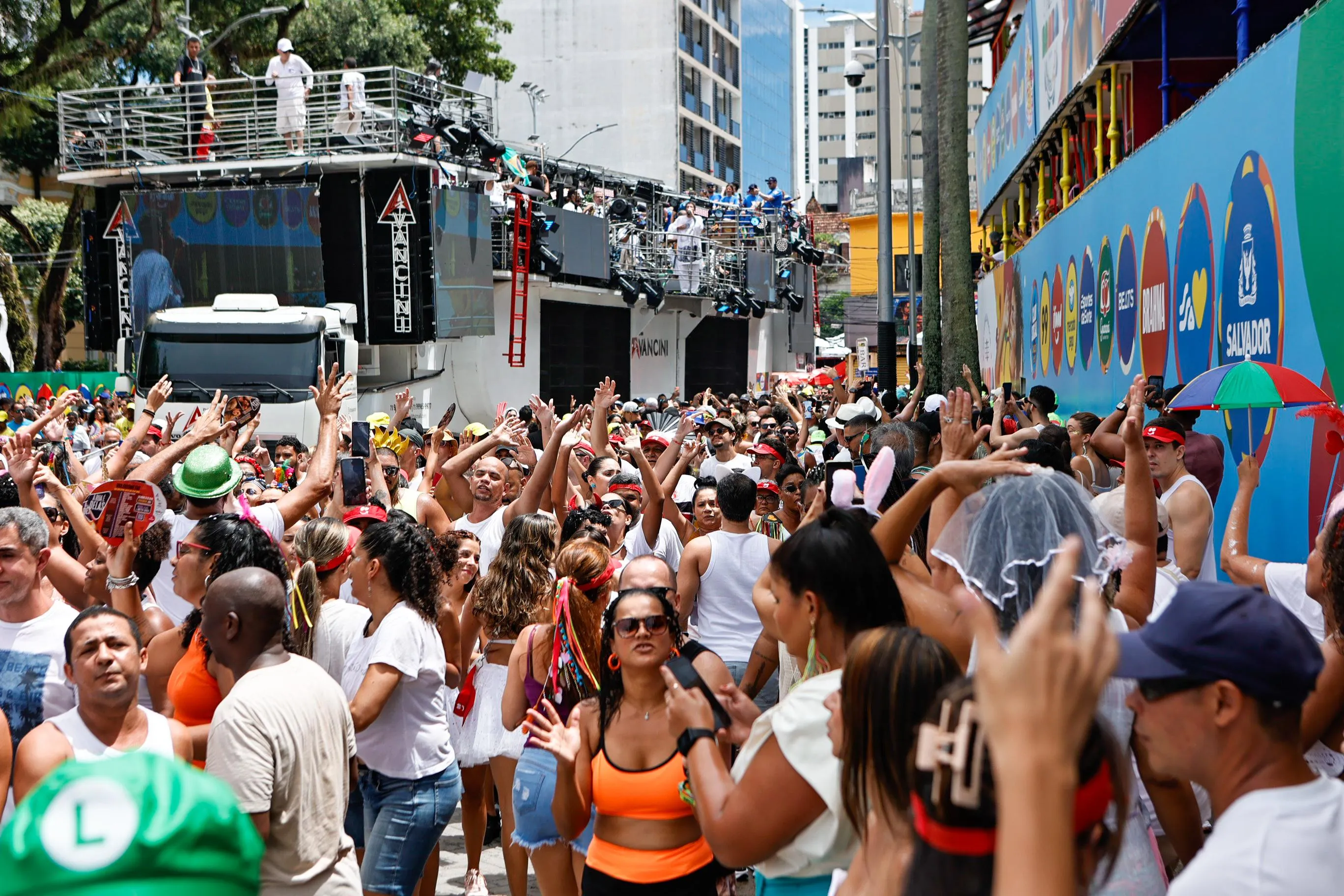 Qual é o nome da virose por-Carnaval 2026? Vote!