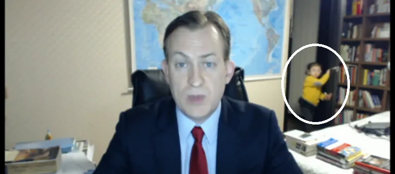‘PEQUENOS INTRUSOS’: Crianças interrompem entrevista ao vivo na TV britânica; Veja vídeo