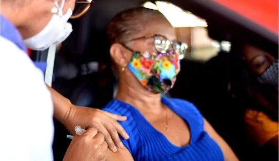 Bruno anuncia critérios para volta às aulas em Salvador; professores começam a ser vacinados nesta quarta 