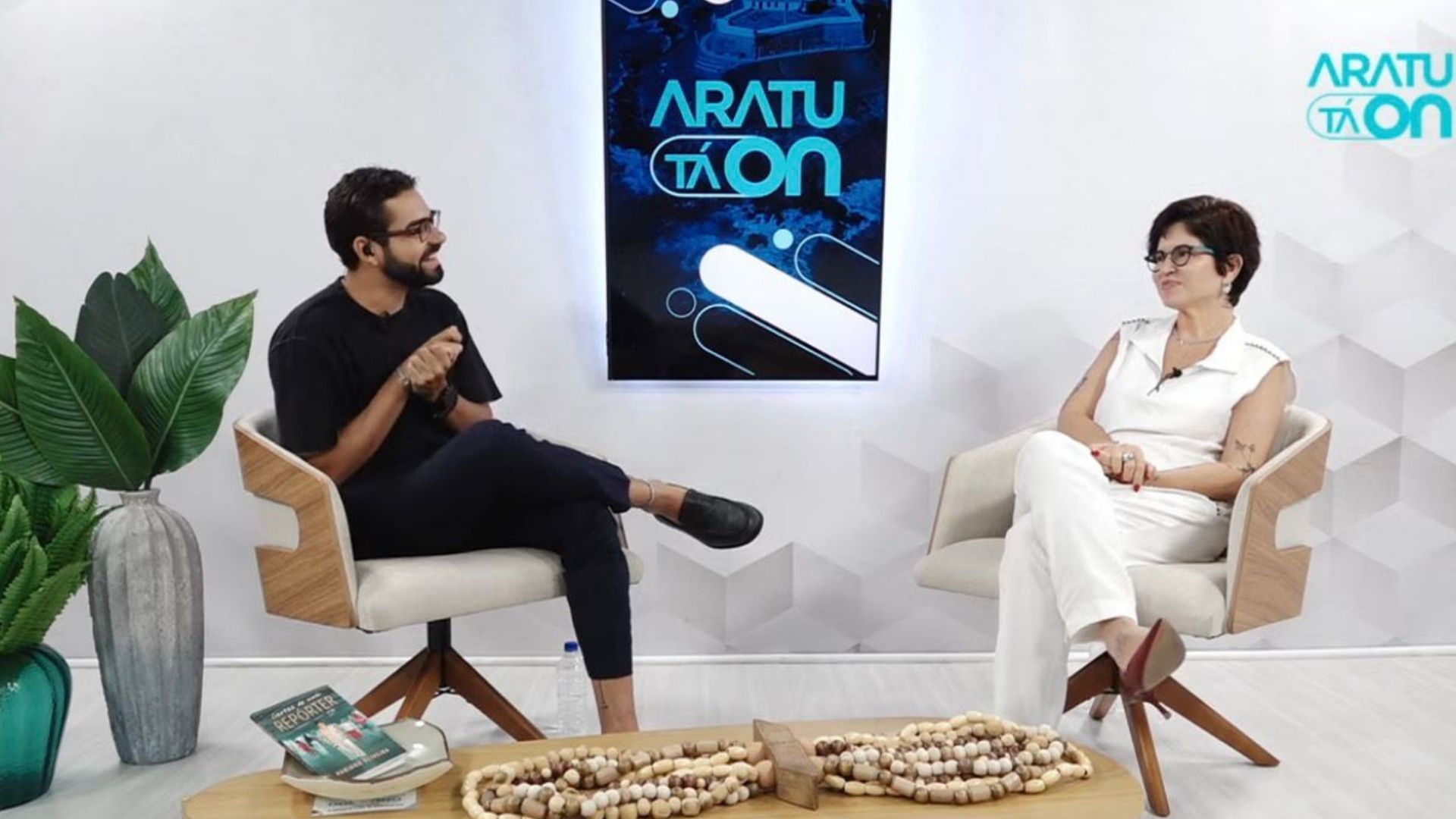 Tiros, rebeli&atilde;o e greve da PM: Adriana Oliveira revive coberturas marcantes