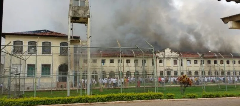 BAURU: Rebelião resulta em fuga de 200 presos em penitenciária do interior paulista
