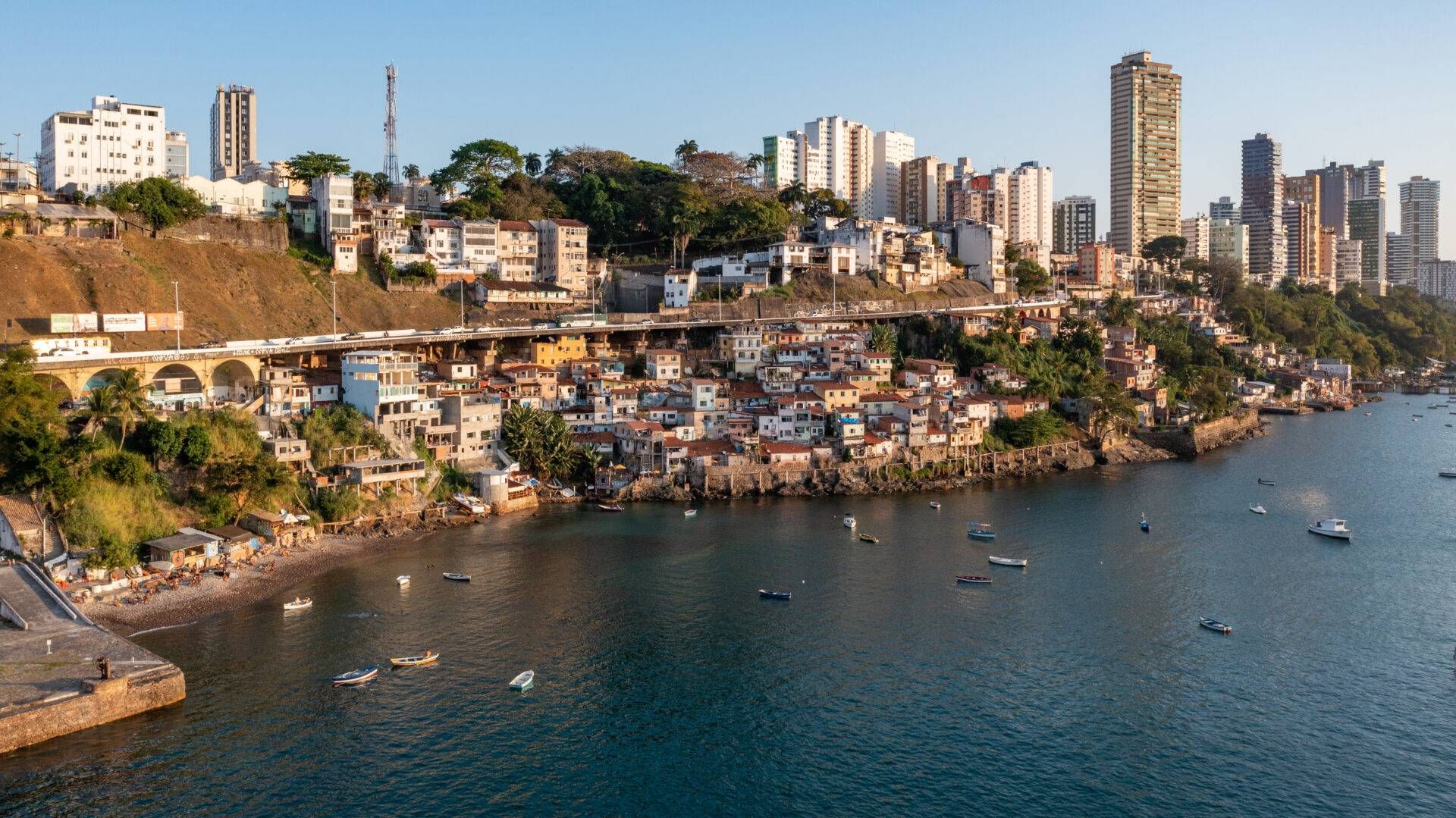 Corpo de homem &eacute; encontrado na praia da Gamboa, em Salvador