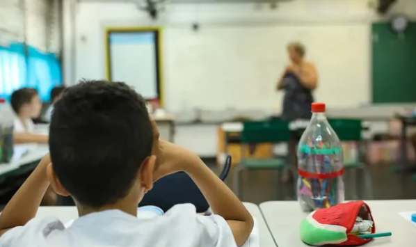 Professores enfrentam desafios para atender alunos neurodivergentes. | Foto: Secom