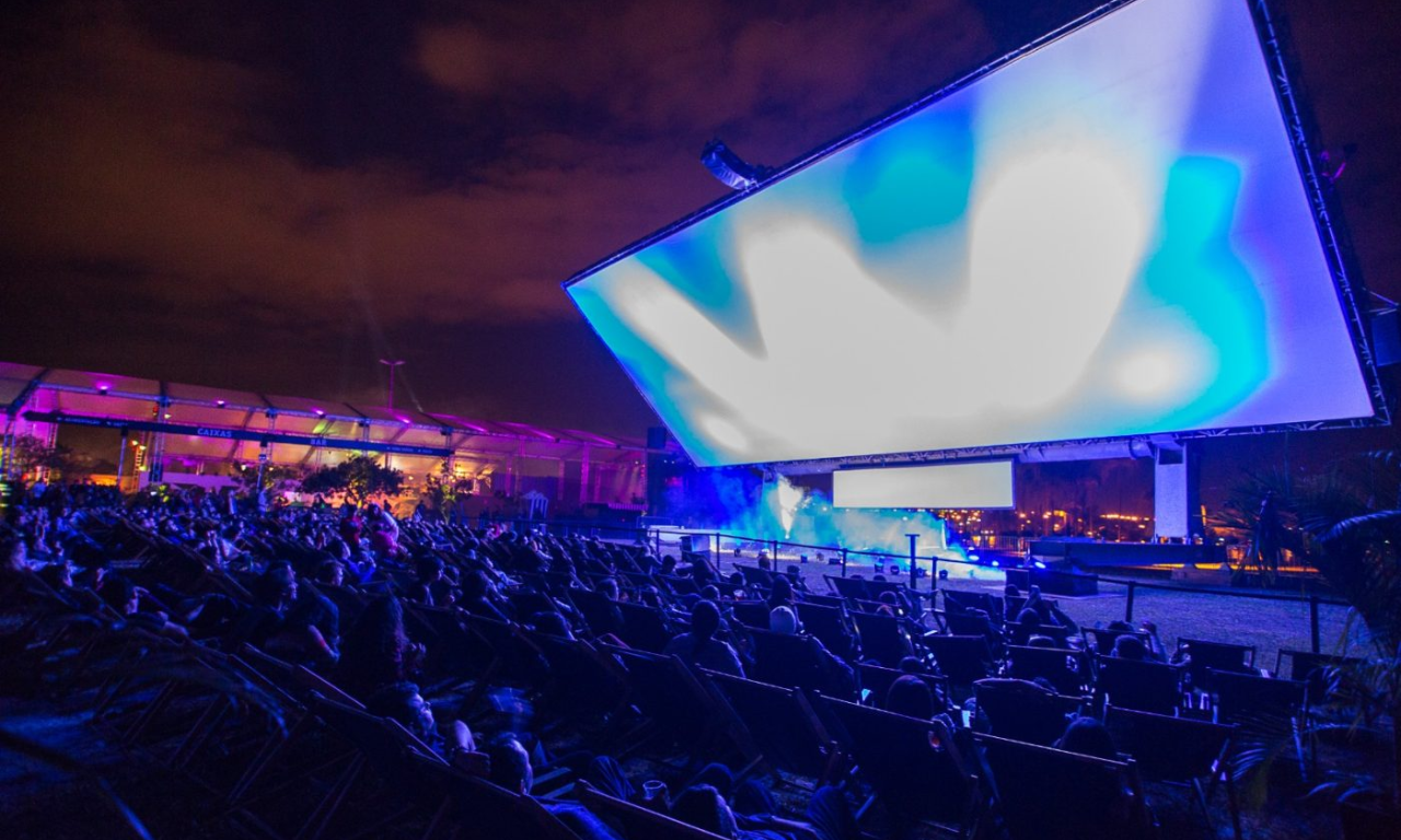 Cinema a céu aberto será realizado no Centro de Convencões. Foto: Redes sociais | @openairbrasil